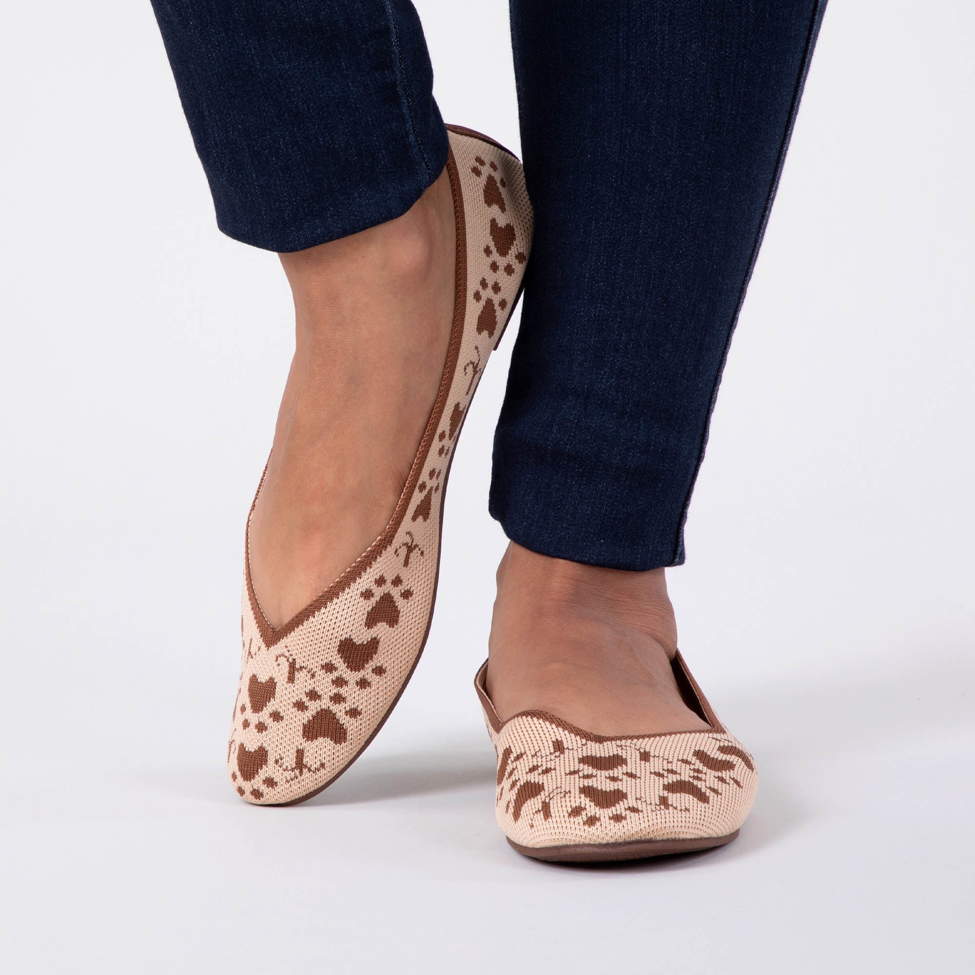 Women's Knit Paw Print Ballet Flats - Brown & Cream - 10