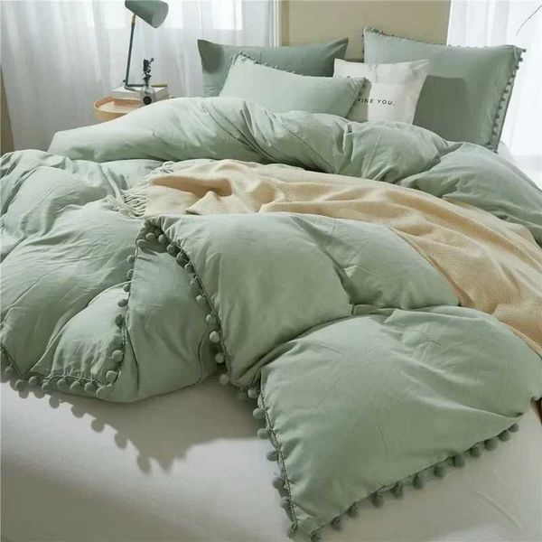 Solid color soft washed down duvet cover 3-piece bedding set suitable for double sized cute Pom pom decoration X241029