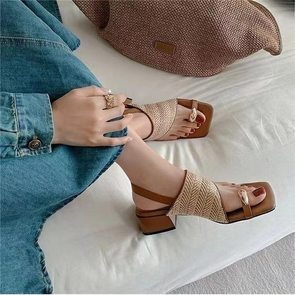 HOT new designer shoes womens high quality French woven design slippers designer sandals Soft sole comfortable Toed sandals Summer Beach Out