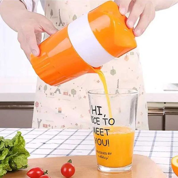 Juicers Portable Manual Citrus Juicer for Orange Lemon Fruit Squeezer Child Outdoor Potable Juicer Machine 300ML Orange Juice Cup J241114