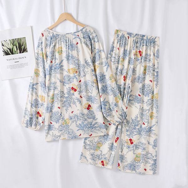 Chic and Cozy Outdoor-Friendly Home Wear Set Featuring Lightweight Ice Silk Top and Sleek Sleepwear