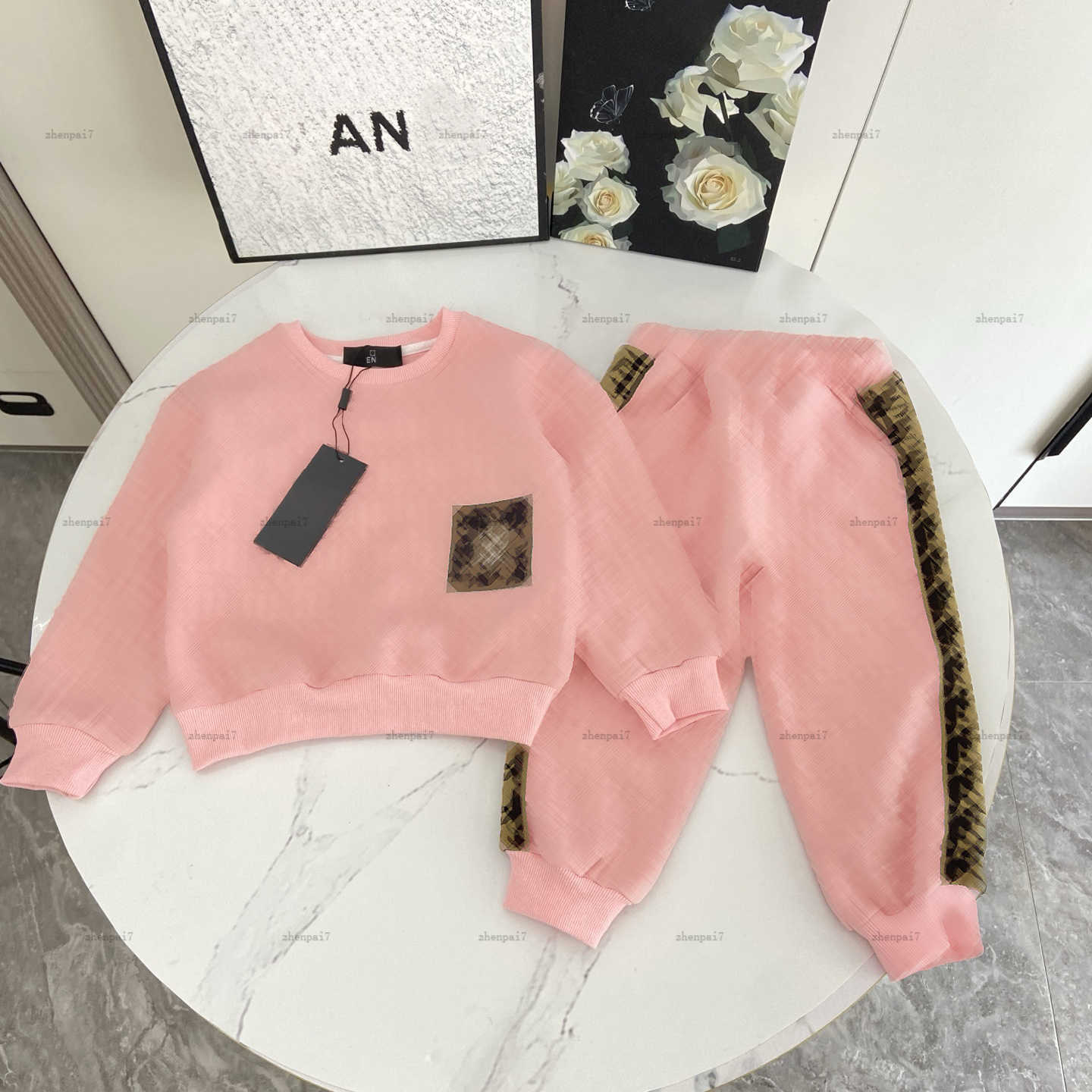 Top baby Tracksuits girls hoodie set Autumn kids designer clothes Round neck design sweatshirt and sweatpants A875X24N291