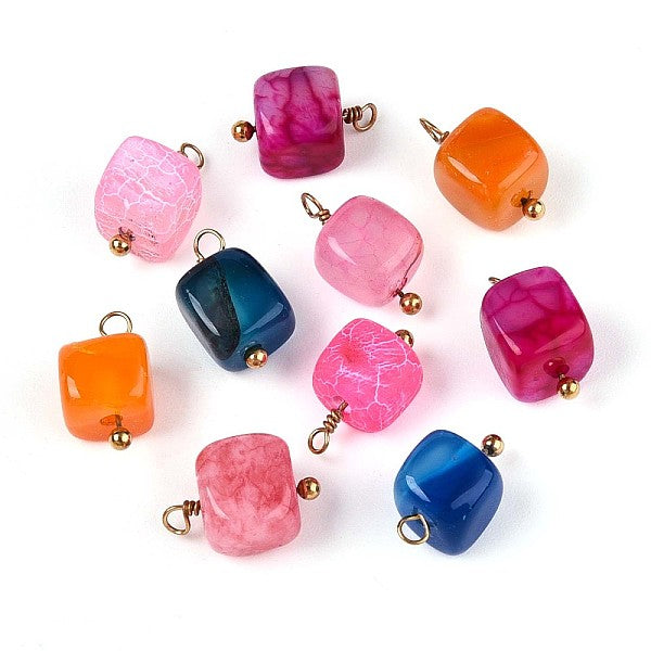 Natürlich gefärbte Achatwürfel-Charms