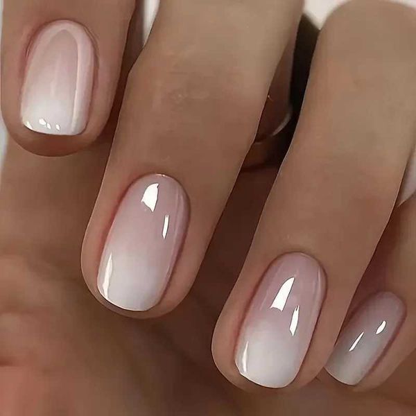 Glossy Press on Nails Set Short Oval Shiny Gradient French Nail Art Design Reusable Full Cover Fake Nails with Glue for GirlsXJ241128