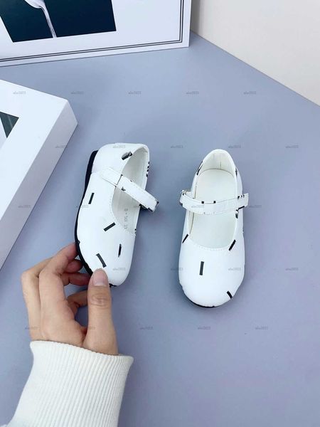 Classics toddler Leather shoes Letter printing baby shoes Size 21-28 Box Packaging designer girl Flat shoes Metal infant walking shoe