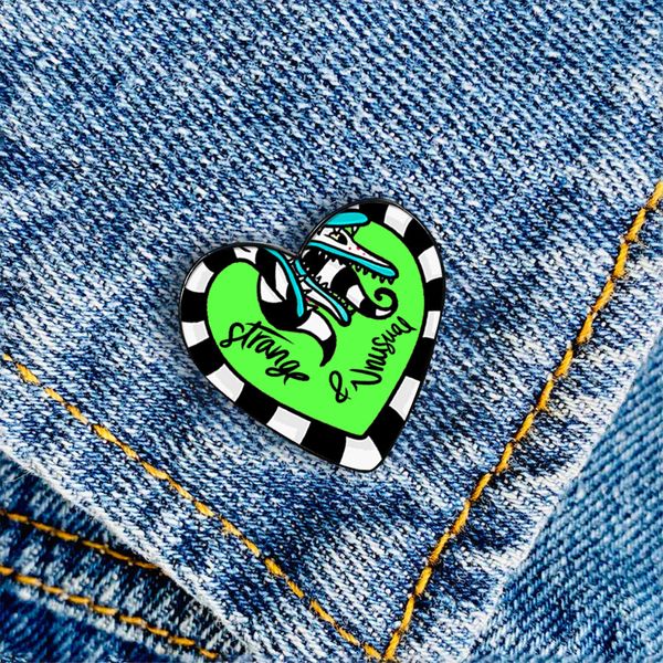Halloween Broche Pin Horror Horror Atuar Casar Gótico Pin Filme Filme Ciências Ficção Animal Pin Pin Cute Filmes de Anime Games Hard Pins De