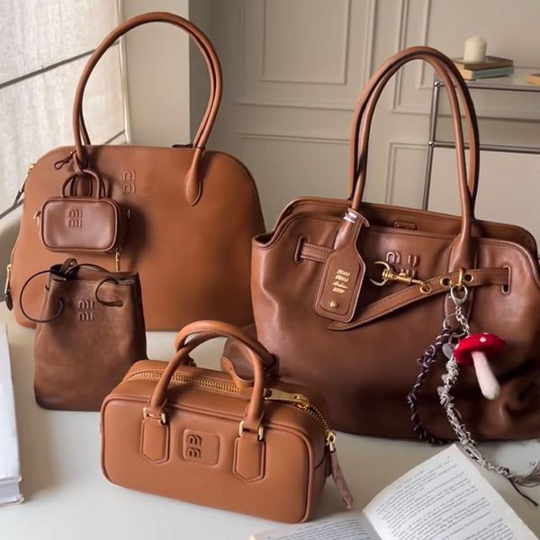 Shoulder Bags 2024 New Tote Bag Luxury Designer Bag Aventure Genuine Leather Handbag Large Capacity Underarm Female Retro Frosted Commuter B