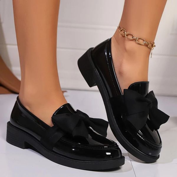 Fashion Bowknot Slip em mocassins para mulheres 2024 Summer Solid Color Patent Leather Shoes Woman Comfort Plataforma de sola macia 241120