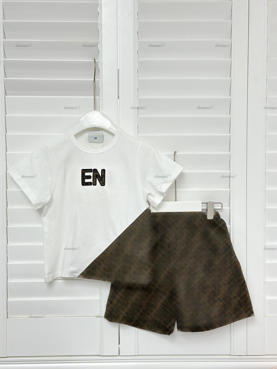 Top baby T-shirt set Inclined splicing design boys tracksuits kids designer clothes Summer T-shirt and letter print shorts A161X05N043