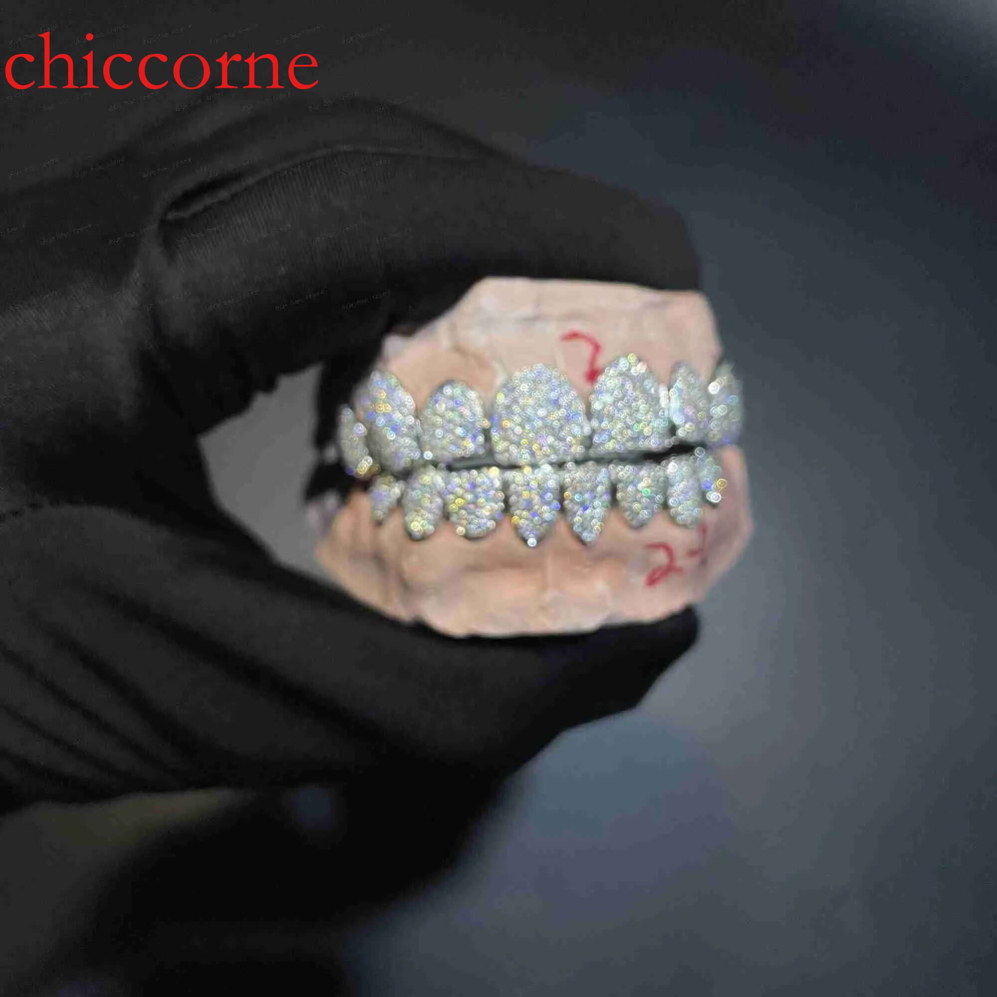 Custom Made Dental Grills Iced Out Sterg Sier Real Gold Jewelry Zigzag Setting VVS Moissanite Dias Teeth Grillz