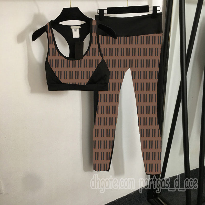 Luxury Women Letter Printed Tanks Tops Leggings Set Designer Contrast Color Cropped Vest Tracksuit Summer Slim Fit Yoga Outfit