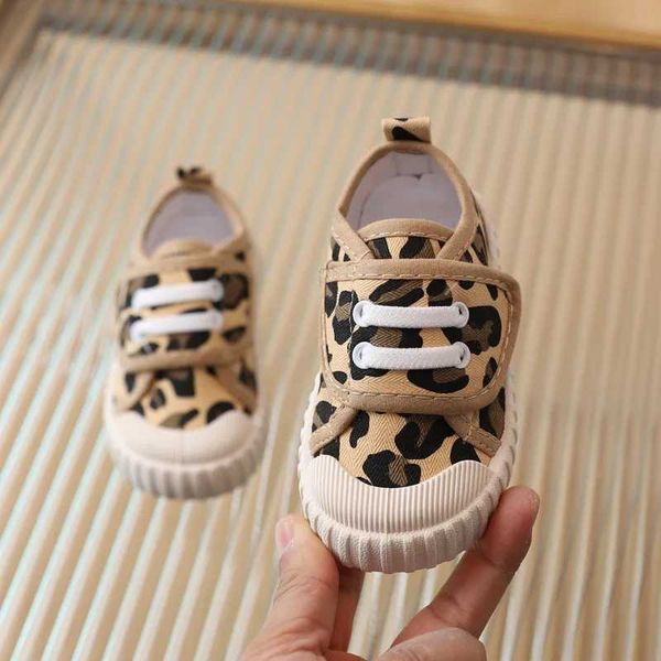 Childrens canvas shoes new fashion classic soft and comfortable boys sports shoes girls casual shoes childrens skateboarding shoes leopard p