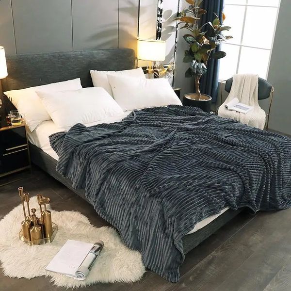 35 Blanket Super Warm Bedding Outlet Throw Blankets Home Sofa Chair Plane Travel Soft Plush Solid Color Bedspread 250120