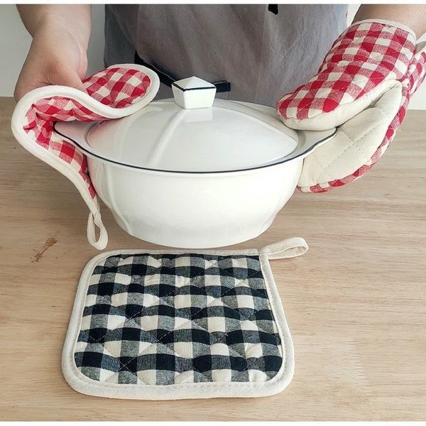 Checkered Duck billed Insulated Baking Gloves Microwave Oven Heat resistant Meal Mat