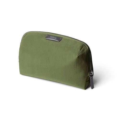 Bellroy Desk Caddy Tech organizer and flexible carryall pouch Racing Green