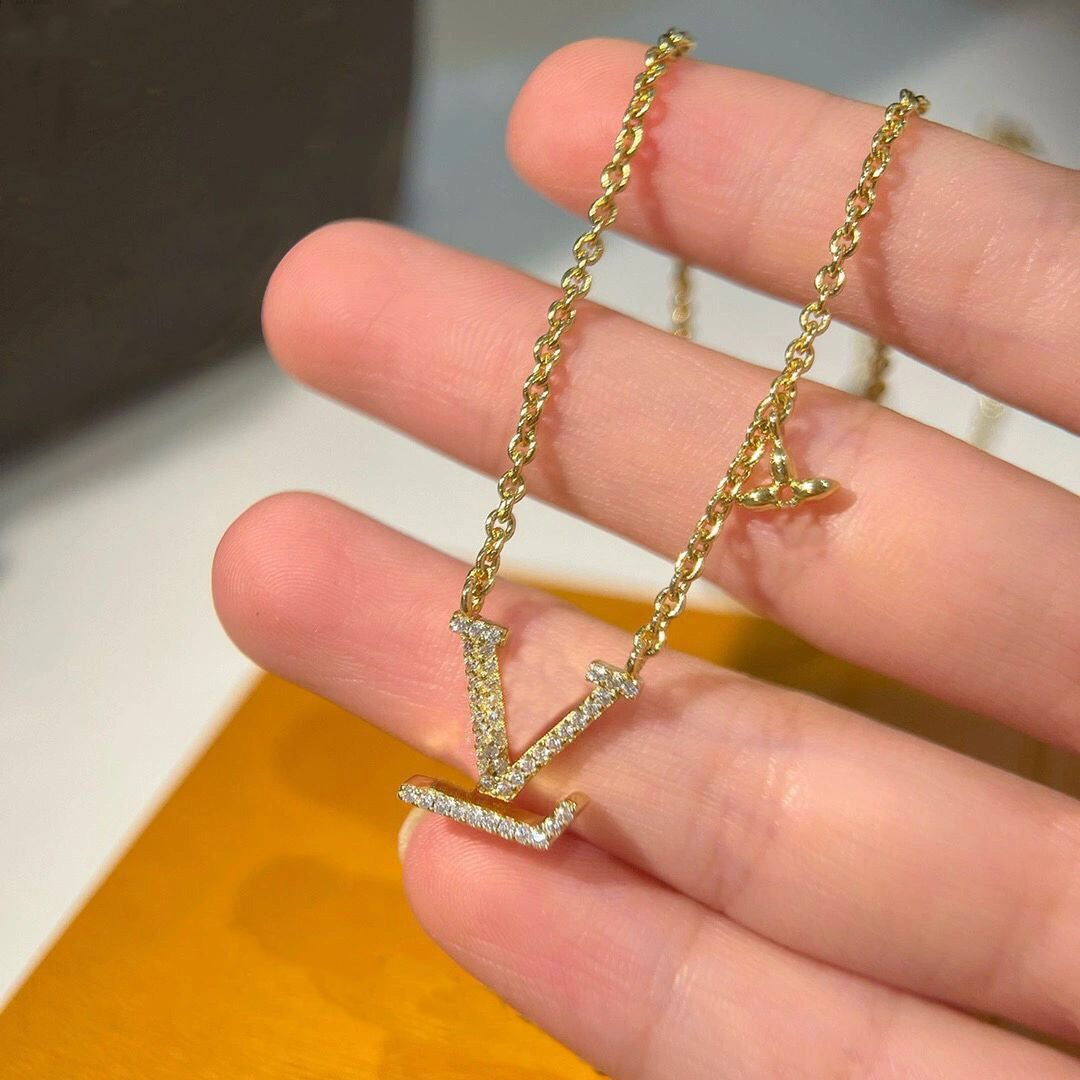 Women Designer Choker Necklace Earrings High Quality White Stones Luxury Pendant Fashion Bracelets V Letter Sets