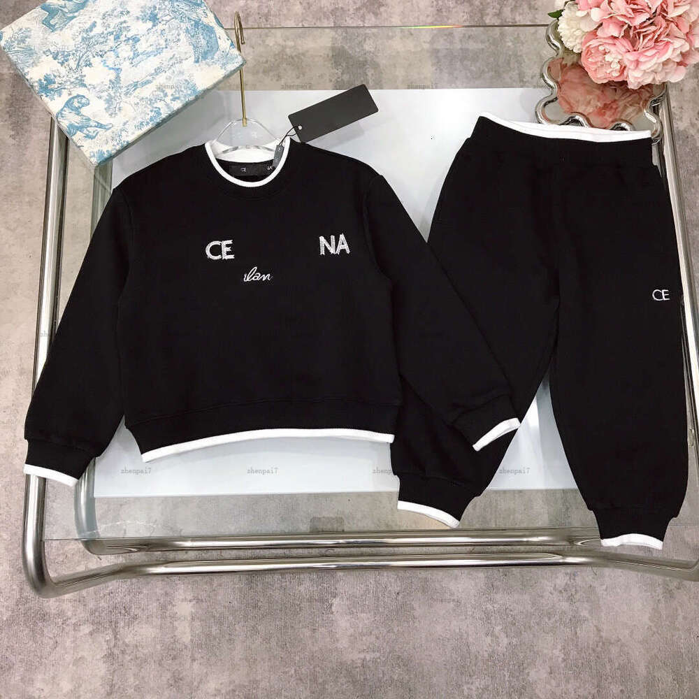 Top baby hoodie set Autumn Letter pattern Tracksuits Kids designer Clothes Pullover shirt and sports pants A887X24N000