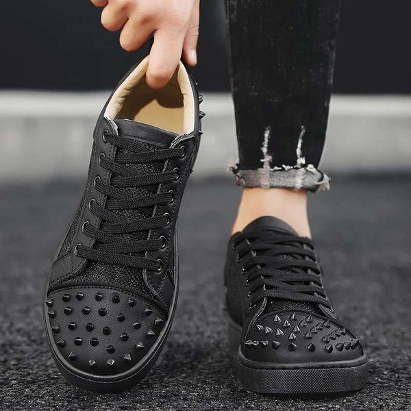 New Sneakers Casu al Men Designer Rivet Punk Board Fashion Leather Canvas Breathable White Shoes