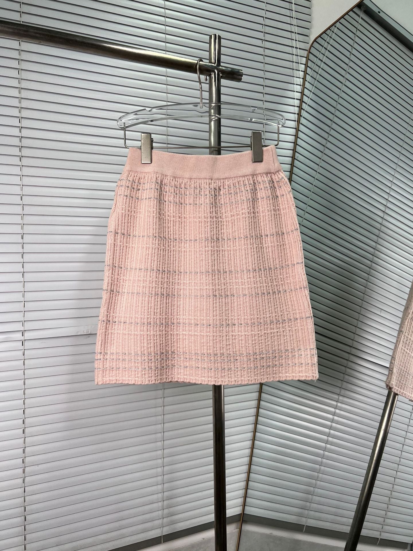 P18 Sophisticated Ladies&#039; Ensemble Coordinated Tweedy Seersucker Knitting Jacket & Waist-Length Midi Dress