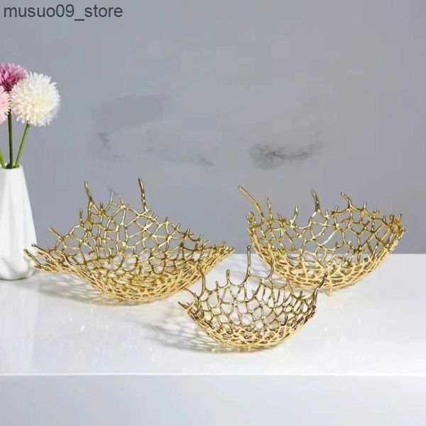 Decorative Plates Metal Fruit Tray Leaf Shape Gold Hollow Coral Storage Jewelry Plate Desktop Handicraft Ornaments Home Decoration L240910