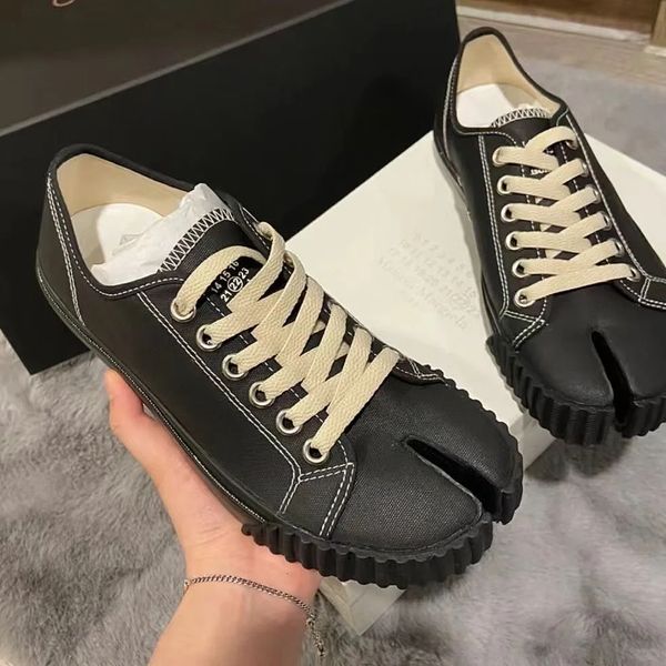Balck white maison margiella tabi shoe Designer Shoes Womens men mm6 sneaker track Luxury Dress Casual Shoe Loafer Sport trainer canvas Hike