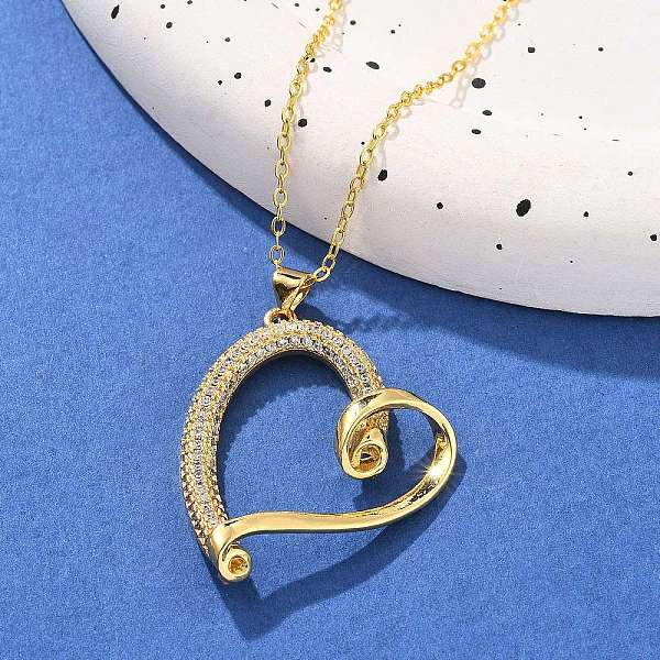 Collares colgantes de corazón de circonita cúbica transparente con micropavé de latón para mujer