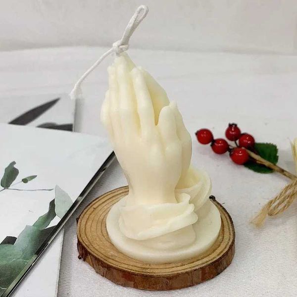 Candles Cross your hands and pray for fragrant candles. Fold your hands for the New Year and wish you good luck. Decorative decorative scent