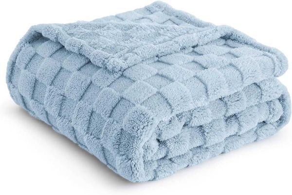 Blankets Home&gt;Products&gt;Bedding&gt;Sea blue velvet sofa blanket&gt;Super soft and comfortable womens blanket&gt;Cute little blanket CL2