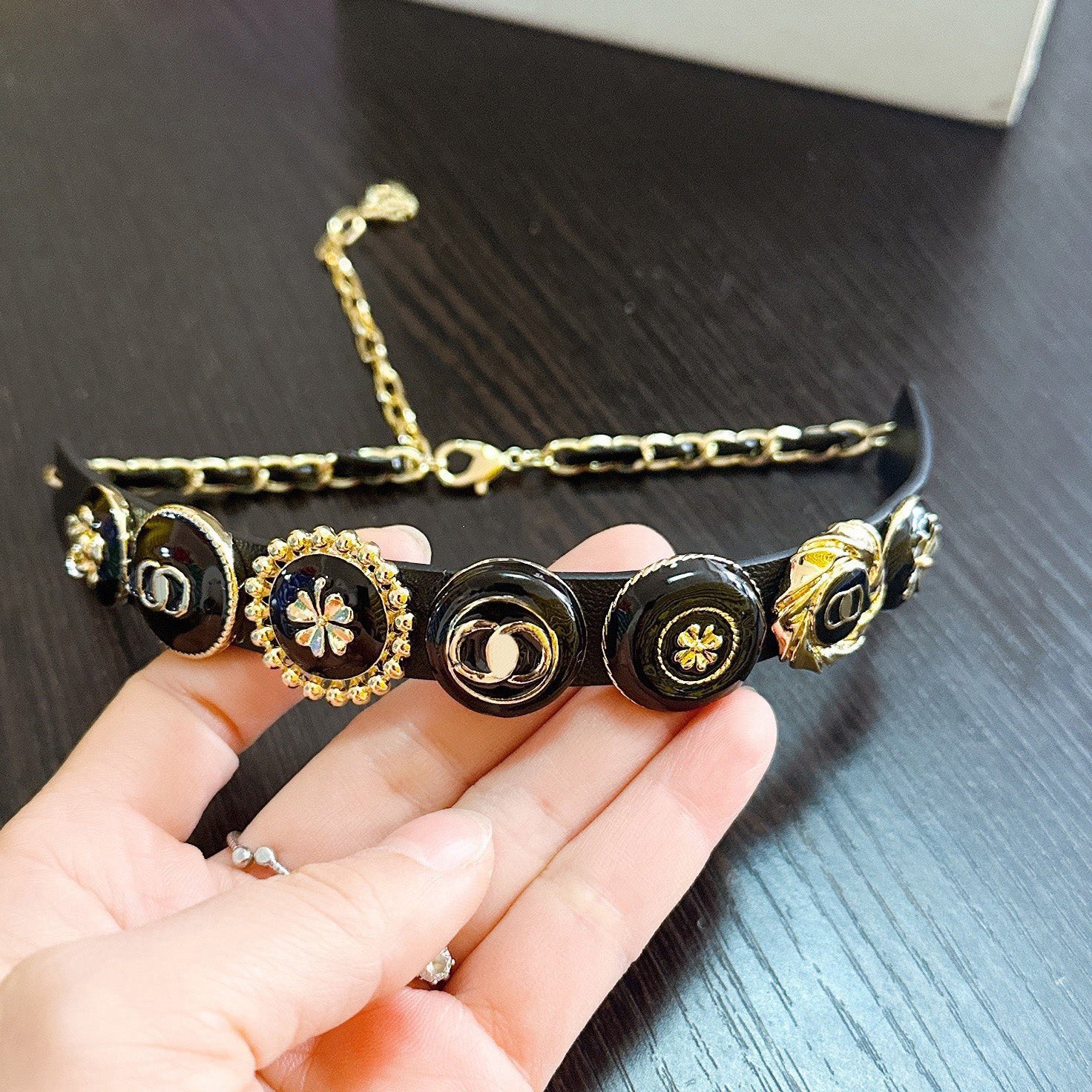 Designer Women Choker Necklace Luxury Short Chain Designed for Women Neck Jewelry Vintage Design Black Gold Necklace New Birthday Gift Jewelry Whole