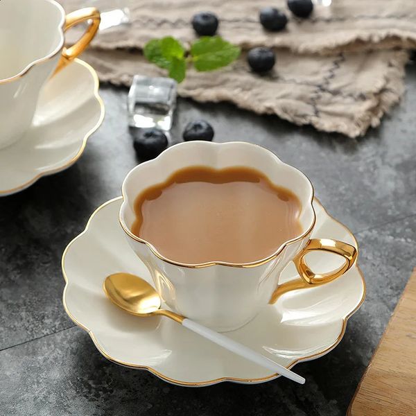Ceramic Elegant Flower Bone China Coffee Cup with Saucer Set White Porcelain Phnom Penh Office Teacup Home Cafe Espresso 240729