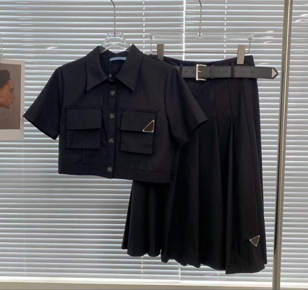 Women Designer Tracksuits Fashion Two Piece Dress with Letters Inverted Triangle Summer Short Shirts Pleated skirt Lady Mini Skirts Vintage 2 PCS Su