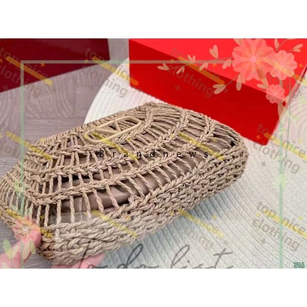 Basket Beach Totes Wood Handle 2024 Summer New Designer Famous Brand Travel Woven Bag Fashion Straw Tote Shoulder Bags Purses And Handbags 2