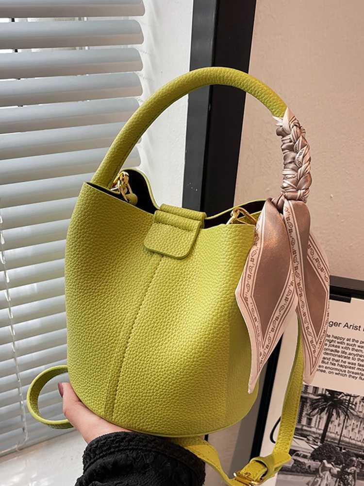 2025S Designer High-Grade Textured Mini Bucket Bags 2024 Fashion Soft Leather Hasp Crossbody Bag Lady Daily Commuter HandbagsC250222 Shoulder crossb