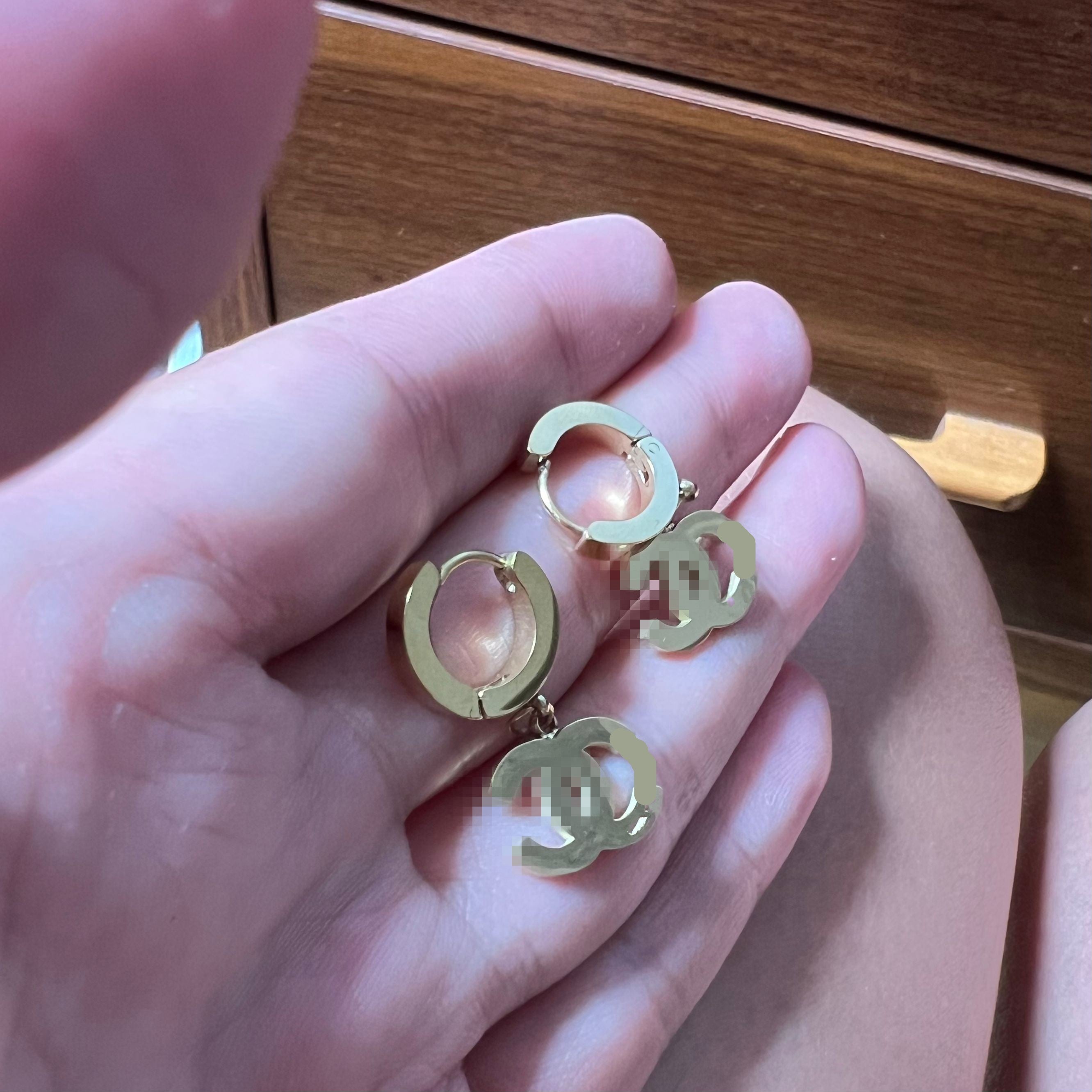 Never fade Luxury Girls letter hoops designer branded 316L Stainless Steel 18k Gold Rose women girl round engrave earrings wedding party birthday je