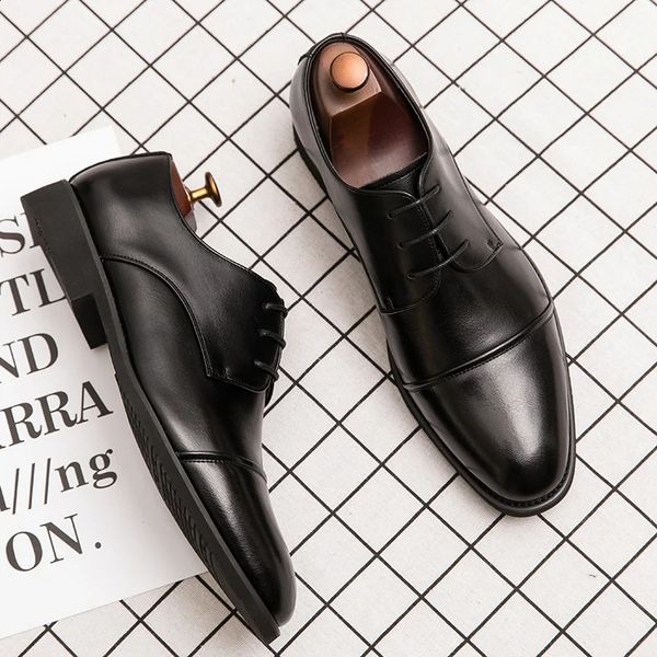 Classic Italian Style Mens Derby Sapatos formais Office de carreira sapatos de couro pontudos de vestido de noiva de negócios artesanais Men
