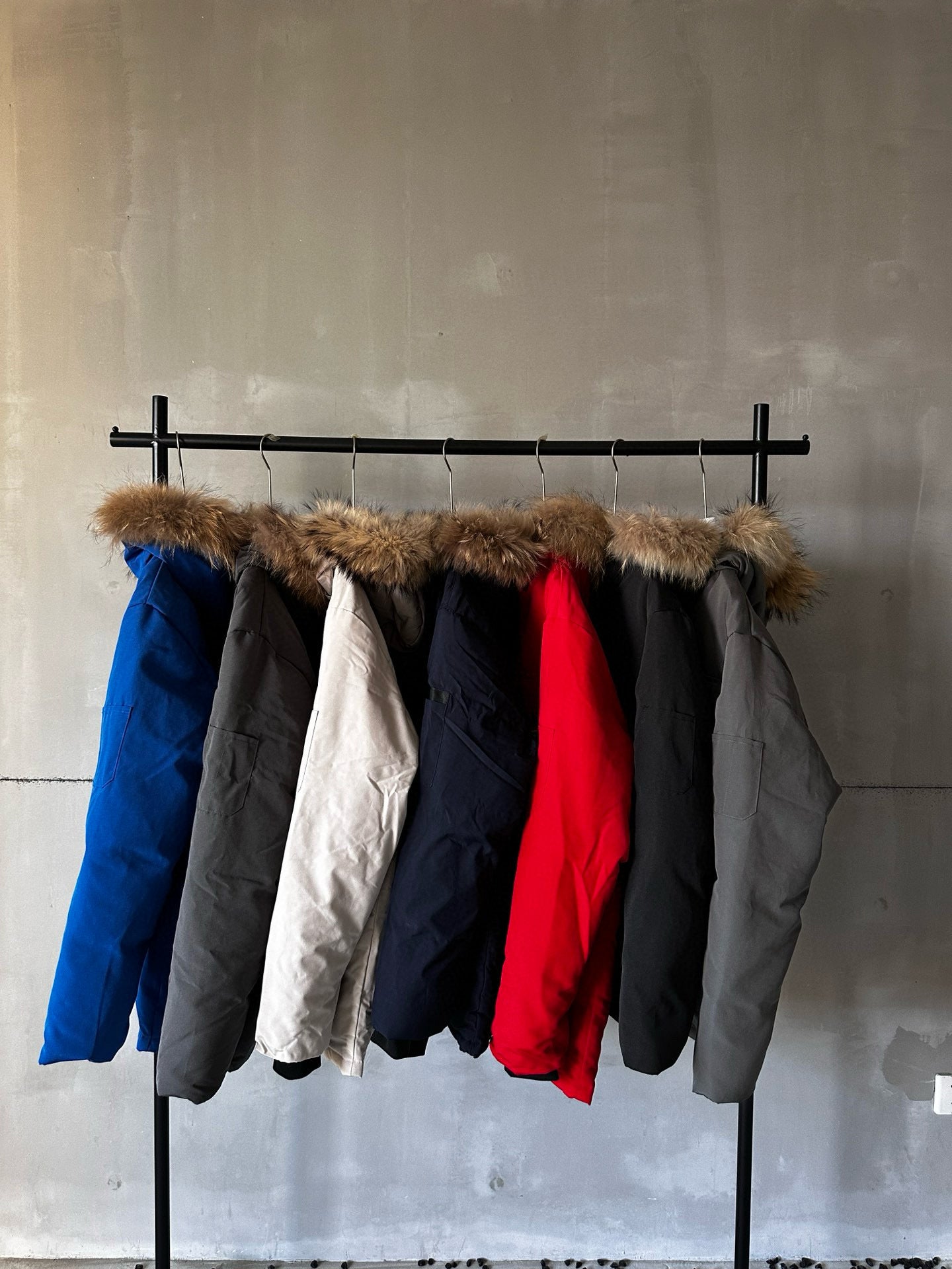 Cozy Premium Down Outerwear - Sleek Design Combined with Advanced Insulation Technologoy