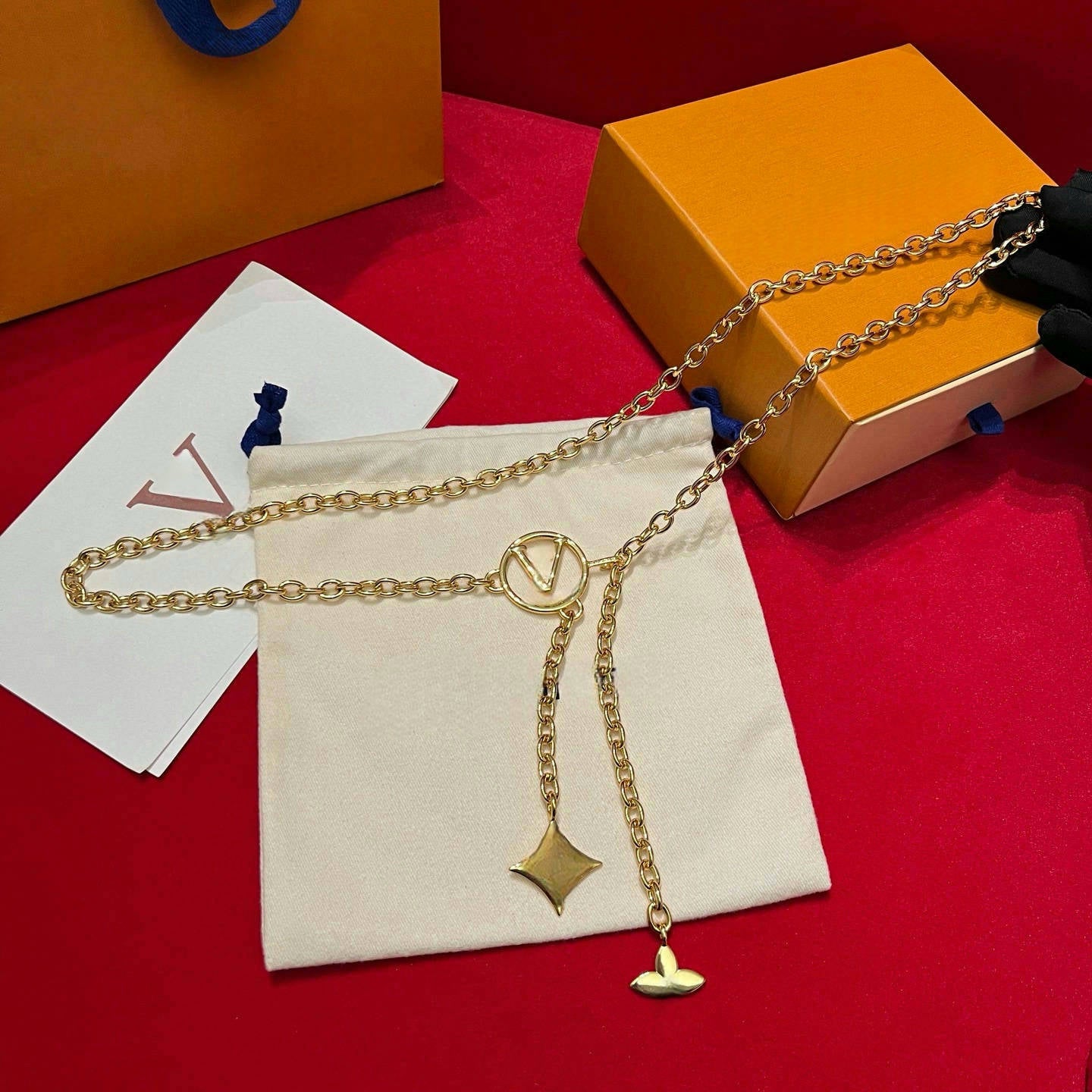 Designer Women Chain Belt Fashion Waist Chain Free Size Adjustable Chain Floral Letters Pearl Waist Belt Gold Silver Jewelry Chain Decorate Dress Je