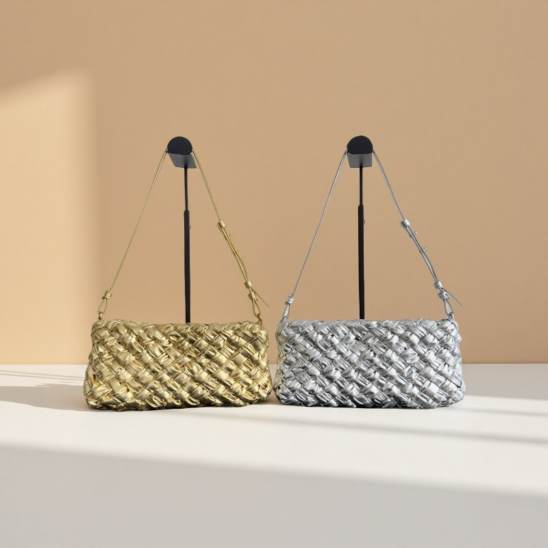 Women Bag Stainless Steel Hardware Woven cross leather bag with Fish Scale Slanting Back Metal Element Handle and Knitting Perfect