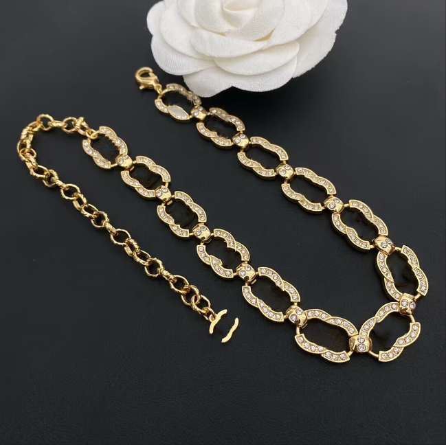 Coco French Style Charm Youth Chain Designer Necklaces Lady Diamond Pendants Sweater chain Gold Silver Necklaces Elegant Woman Chokers with Luxuriou