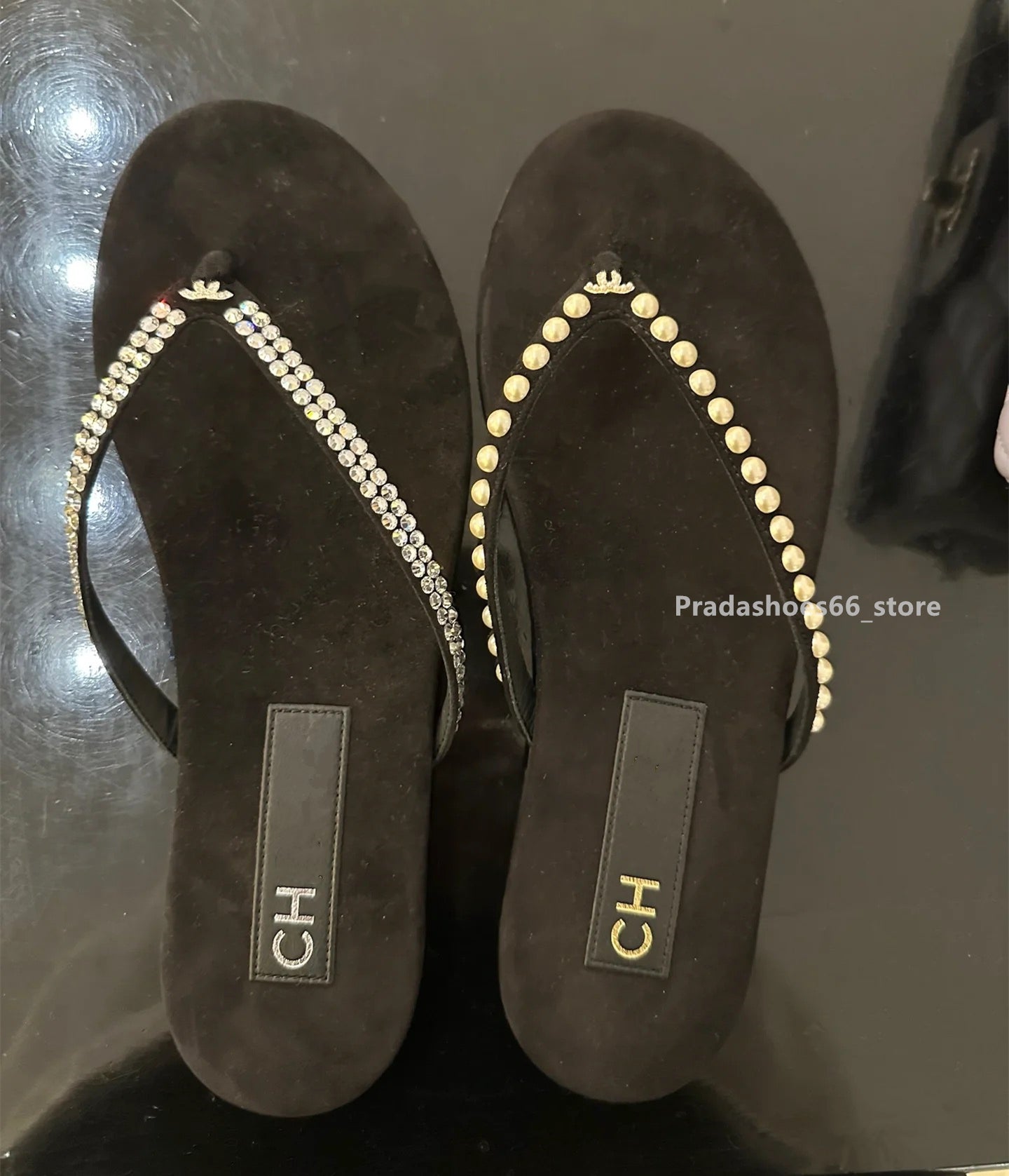 Paris Women sandals 2025 new summer slipper chan Flip flops Luxury designer thong versatile fashion Roman shoes flat bottomed vacation beach shoes T