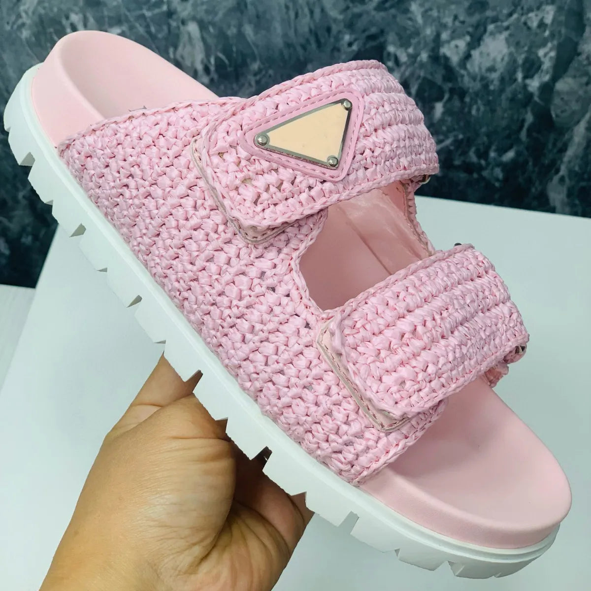 2024 slide platform slippers Flat braided raffia comfort sandals with signature triangle open toes shoes designer for women holiday sandal factory f