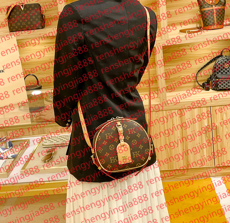 Embossed Letter Designer Bum Bag 7A Designer Waist Bag Bumbag Belt Mens Backpack Tote Crossbody Purses Messenger Men Handbag Fashion Wallet Fannypac