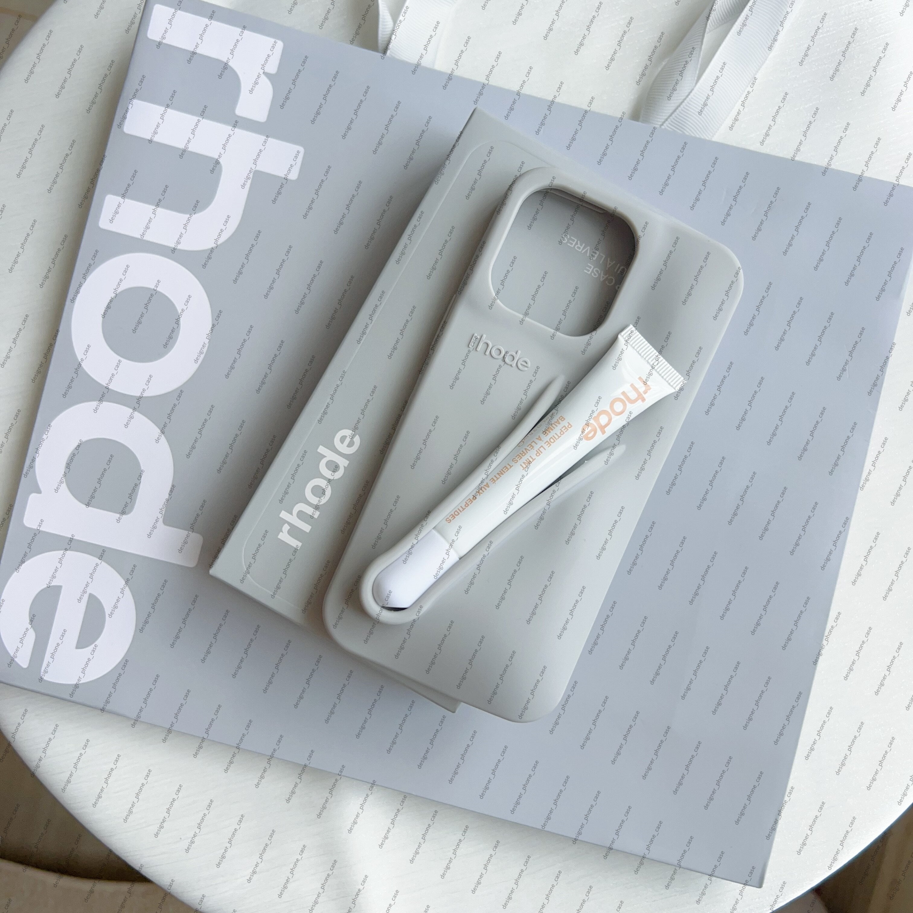 rhodes phone case Carrying a handbag For iPhone 16 Pro Max case 16 15 14 Pro Luxurys Designer Fashion iphone case wiht Lip Gloss Lipstick Lip Balm 3