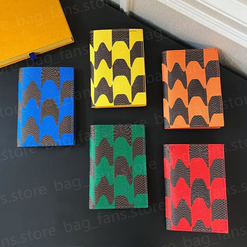 Fashion Designer Passport Holders for Women Men Letter Printing Smart Cover for Passports 10x14x2.5cm 27697
