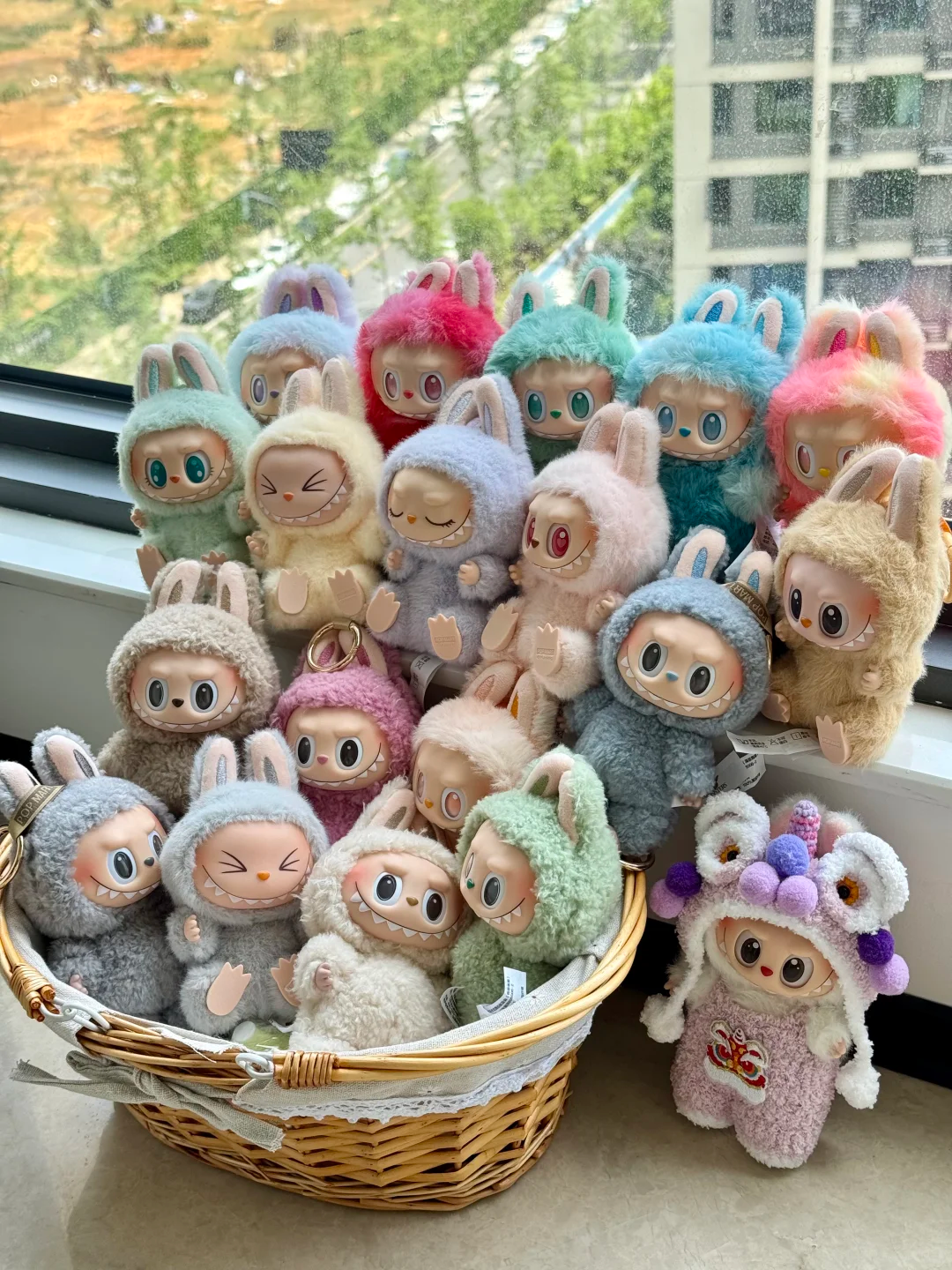 LaBuBu doll Version 3 Version 2 Version 1 Monsters Big Into Energy Series Blind Box Cute Figure Face doll outfits Doll Keychain Decoration Present b