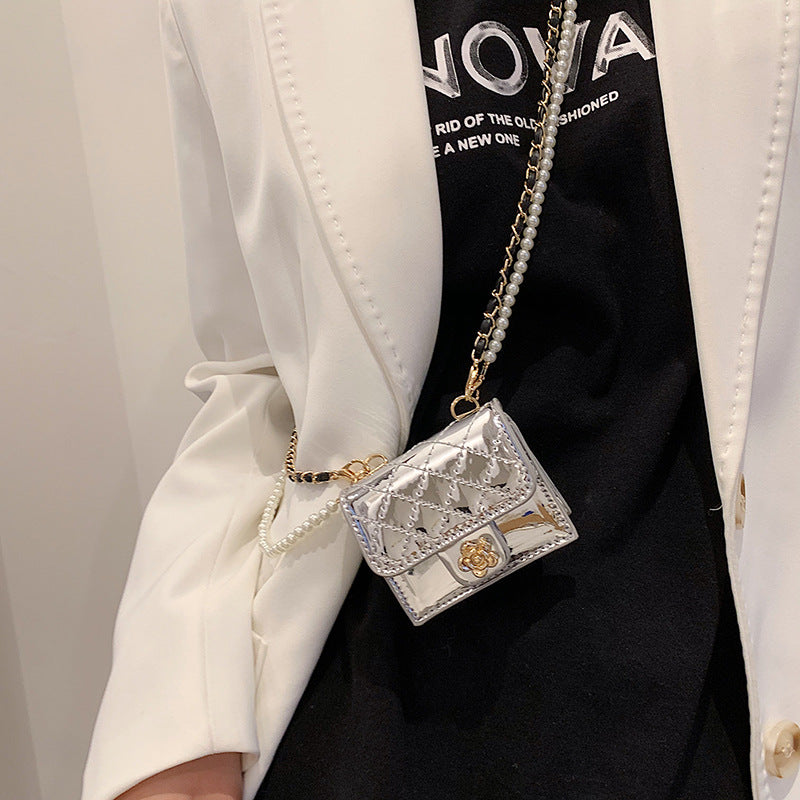 Super Mini chain Crossbody Bag for Women Fashion Luxury Trendy Pearl Female Shoulder bags Pair with skirt Purses Lipstick bag L0