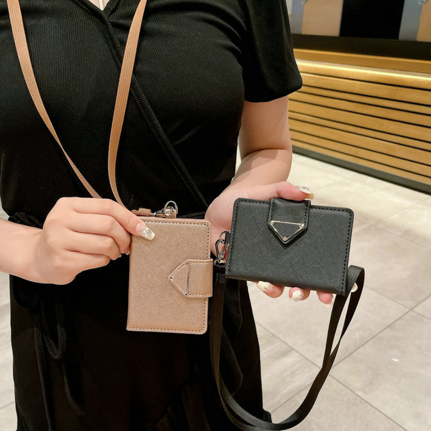 Designer Keychain Women Mens Lanyards for Wallets Card Holders Fashion Key Ring for Men Black Coin Keychains Luxury Keychain Small Purses Keyrings A