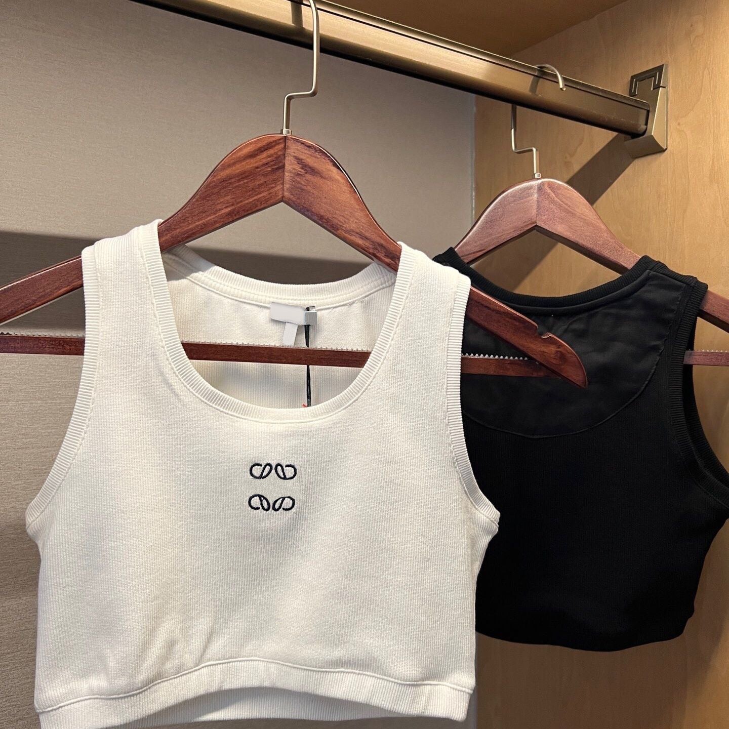 Women&#039;s Tanks Designer vest top women summer slim Knits Top Tee sleeveless Breathable sportswear Cropped Tank womens designer clothing tops clo