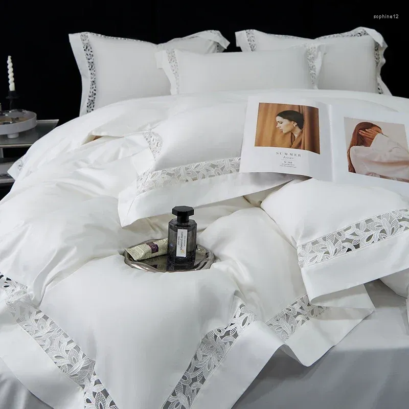 Elegant Victorian-Inspired Bedding Set: Soft Touch Fabric & Chic Floral Design 26ASG