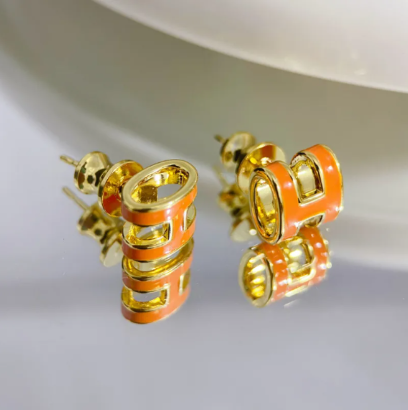 Designer earrings Golden fashion round ring style women earrings multi layered unique jewelry elegant ear studs suitable for women to wear when atte
